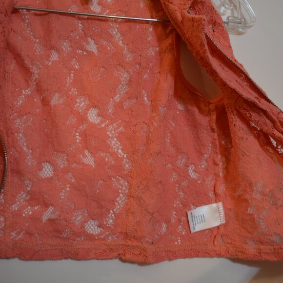 BEAUTEES Designed in Las Angeles Coral Floral Lace Zip Asymmetric Vest Girls 16 - Picture 6 of 7